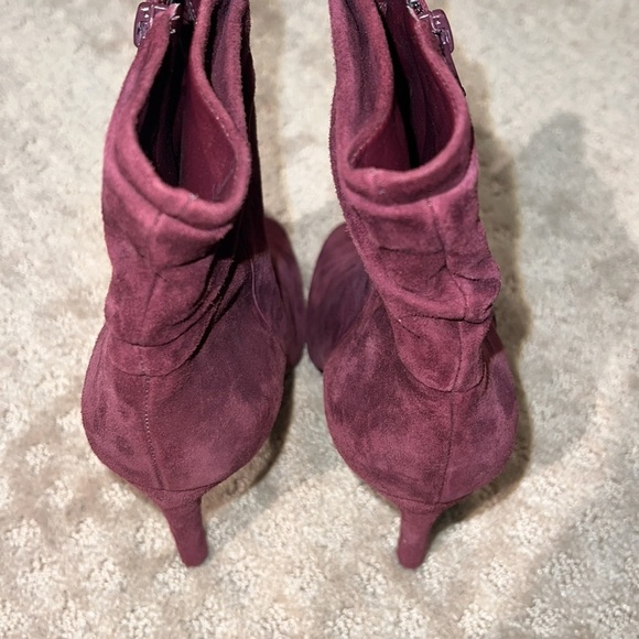 Vince Camuto twice worn suede booties, size 10, beautiful - Picture 5 of 6